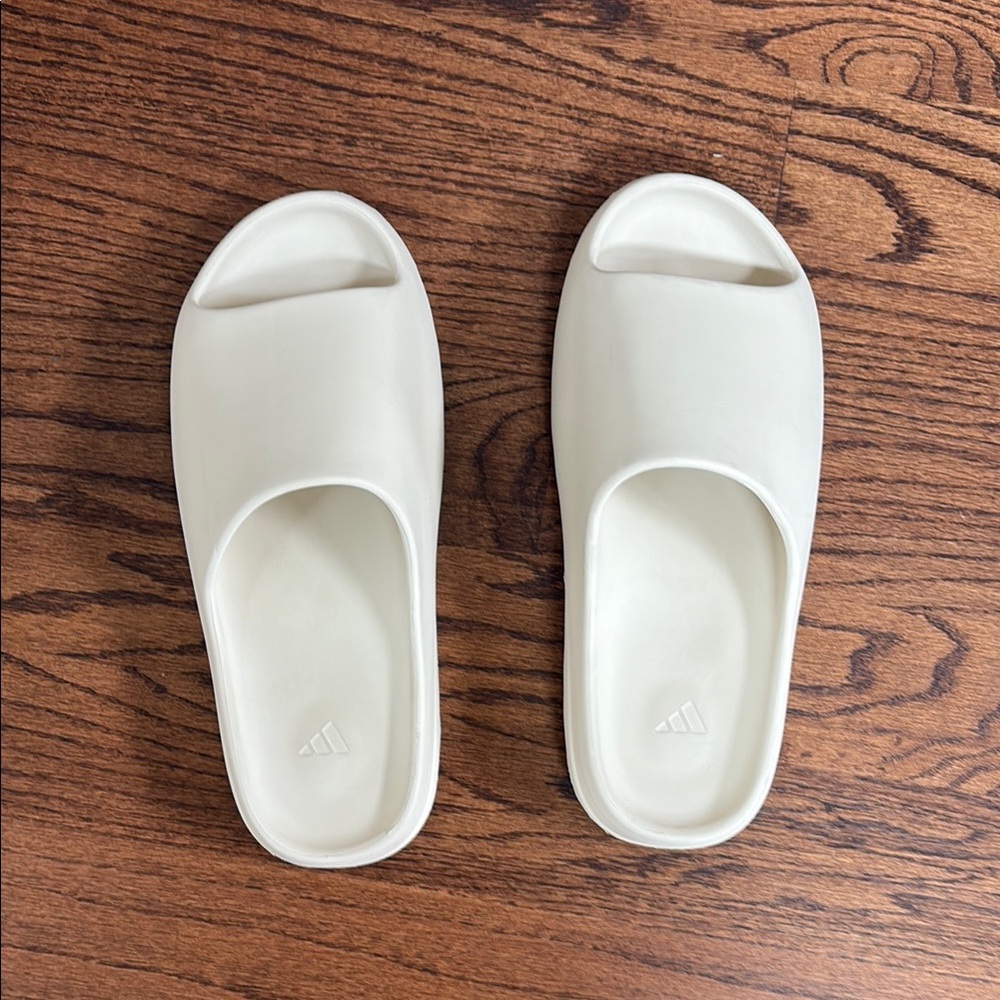 Yeezy Slides Bone